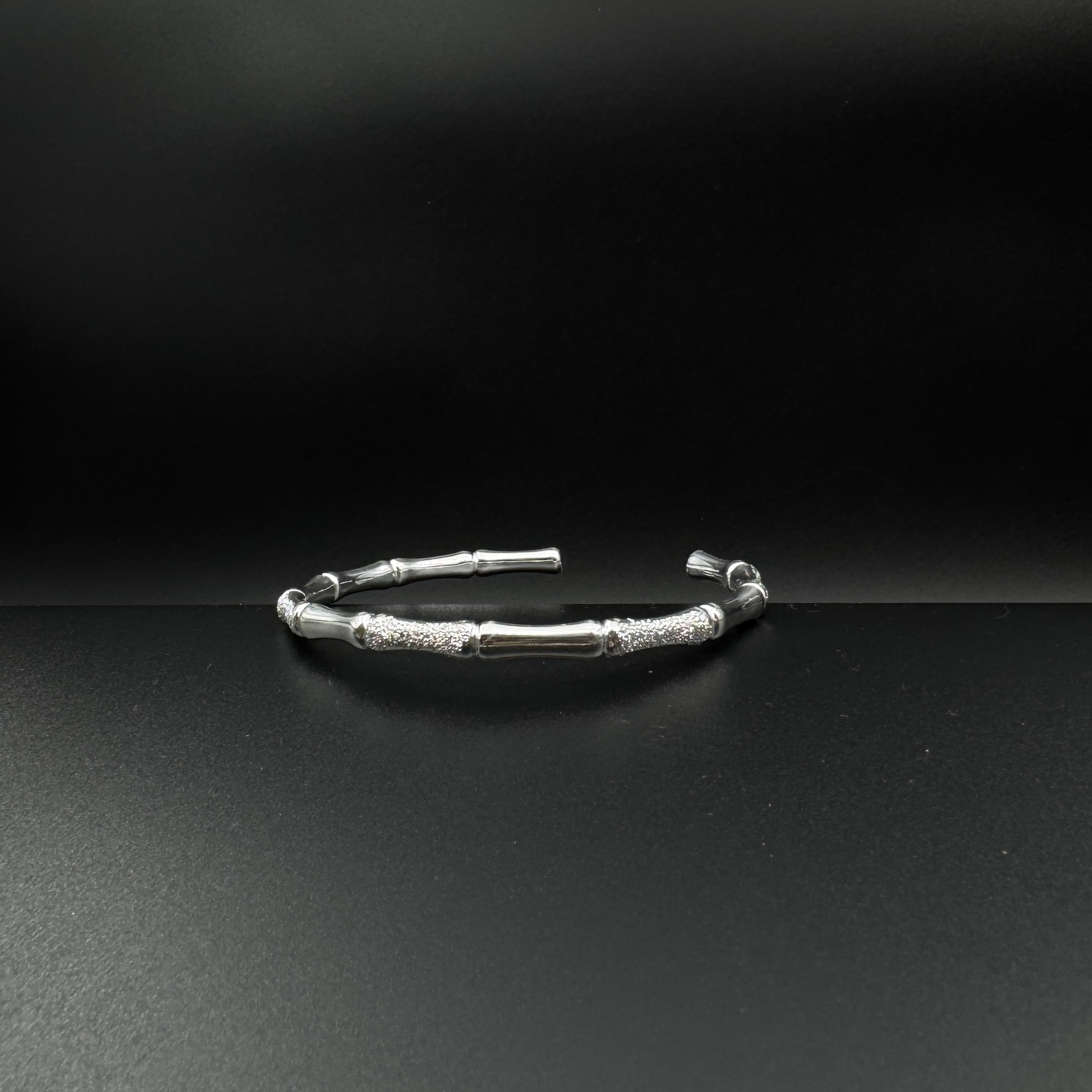 دستبند استخوانی